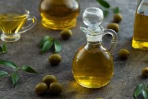 Read more about the article בריאות מהטבע: האם שמן זית באמת מועיל לבריאות ואיך לצרוך ממנו בתבונה?